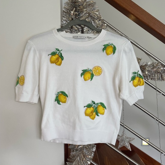 Alice and Olivia lemon 🍋 tee - Picture 1 of 5